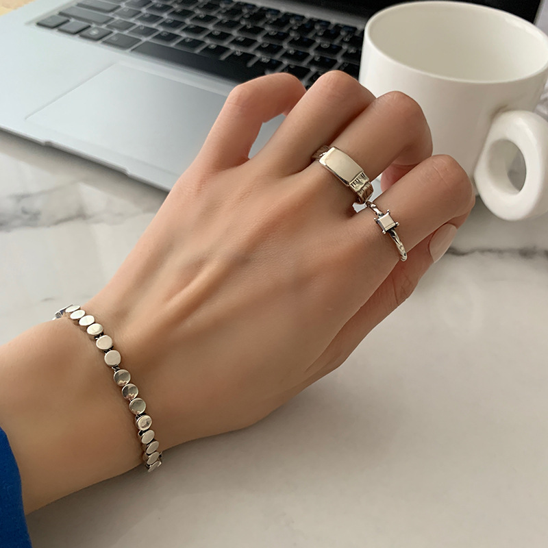 Glossy ring