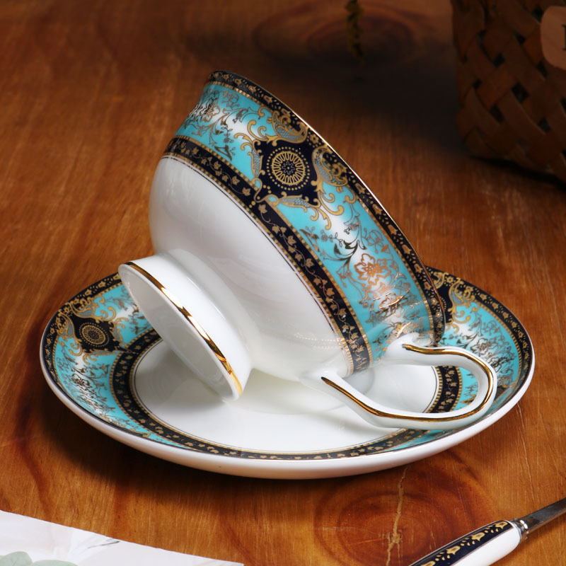 Taza de café de porcelana de lujo ligera europea de alta calidad exquisita de estilo británico set de té de la tarde tazas y platos caja de regalo al por mayor
