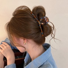高級感のある酢酸は女性の大きいサイズの後頭部を挟みます。