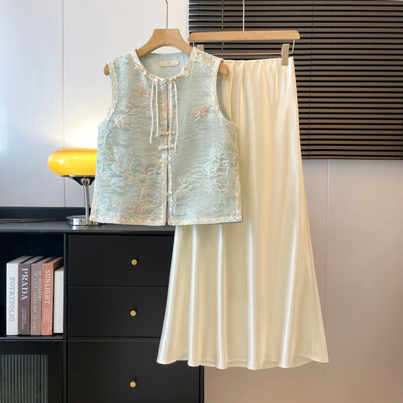 Actual Shot of New Chinese-Style Hanfu Retro Round-Neck Heavy Jacquard Embroidery Vest Paired with a Traditional-Style Improved Half-Skirt Set Actual Shot of New Chinese-Style Hanfu Retro Round-Neck Heavy Jacquard Embroidery Vest Paired with a Traditional-Style Improved Half-Skirt Set