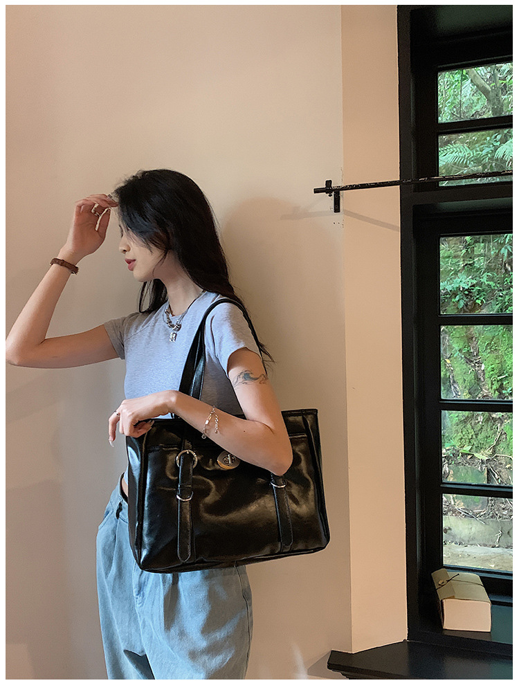 Retro Women's Shoulder Bag Large Capacity Tote Simple Texture_voghion.com