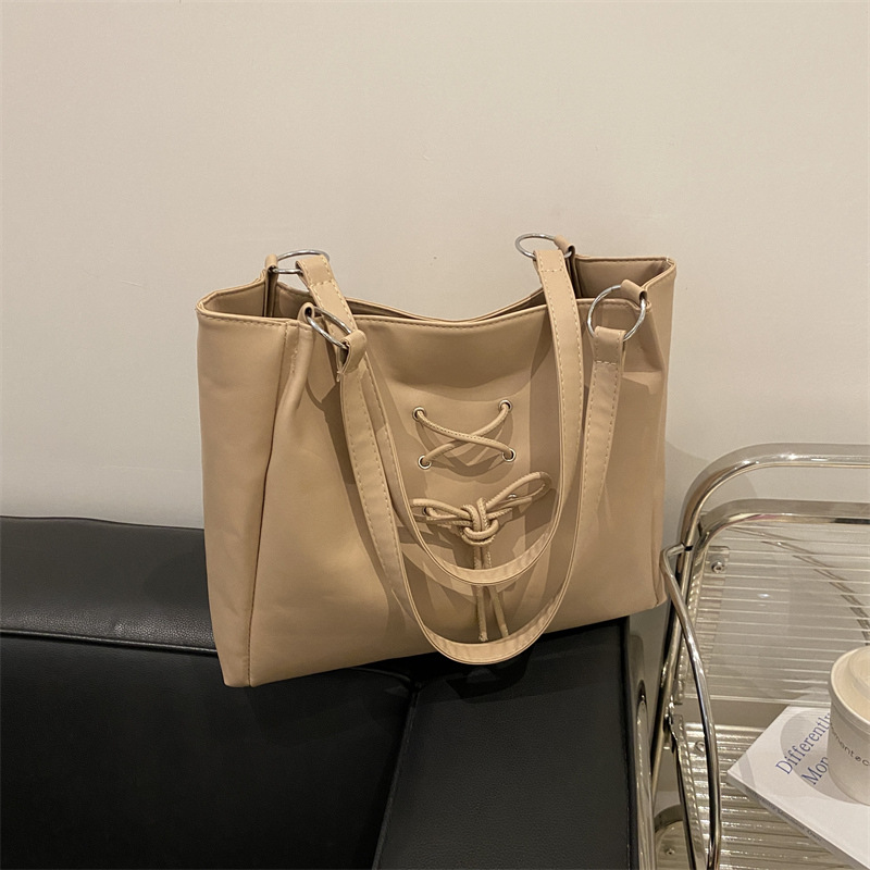 Bolsa de moda de gran capacidad para mujeres 2024 otoño y invierno nuevo simple bolso de hombro casual de viaje bolso de brazo