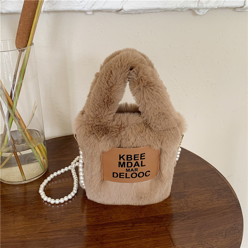 2023 New Winter, Autumn, Winter Versatile, High end, and Small Crowd Crossbody for Women Plush Bucket Chain Bag_voghion.com