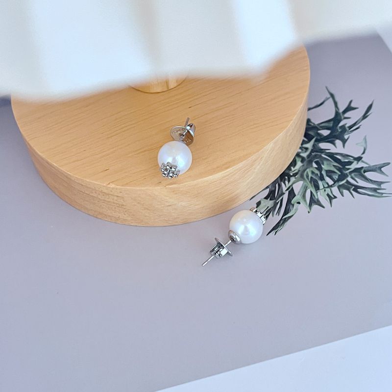 Cubic Zirconia And Pearl Stud Earrings For Everyday Elegance_voghion.com