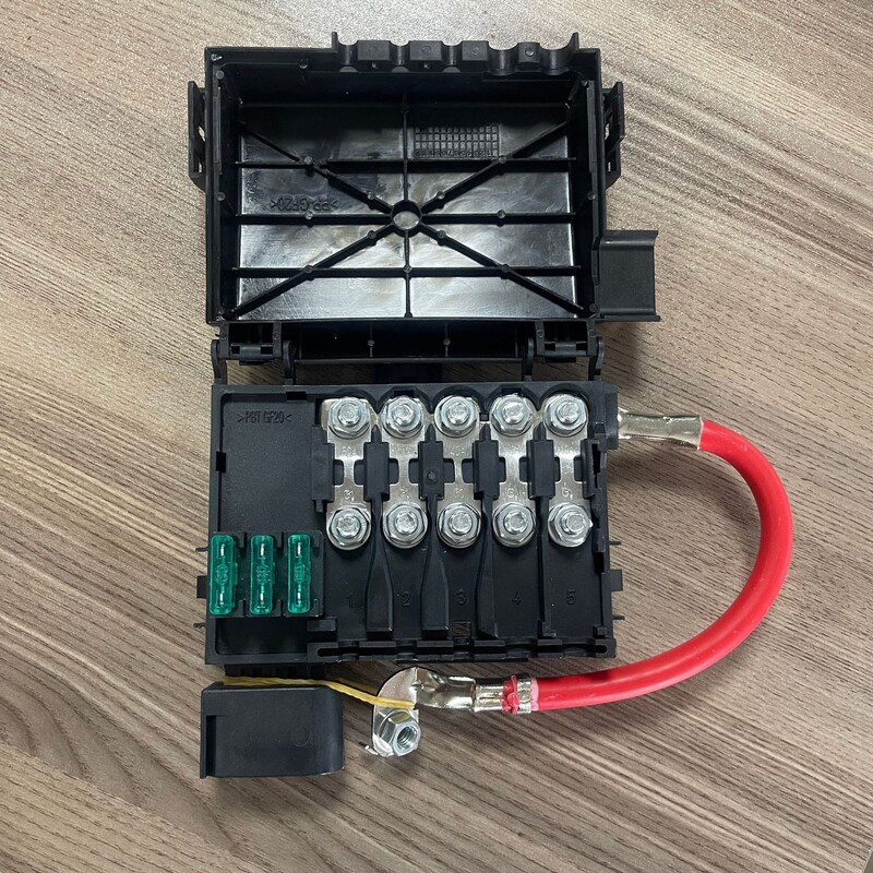 1J0937550A battery fuse box cross-border hot sale suitable for Volkswagen Golf 4 Bora MK4