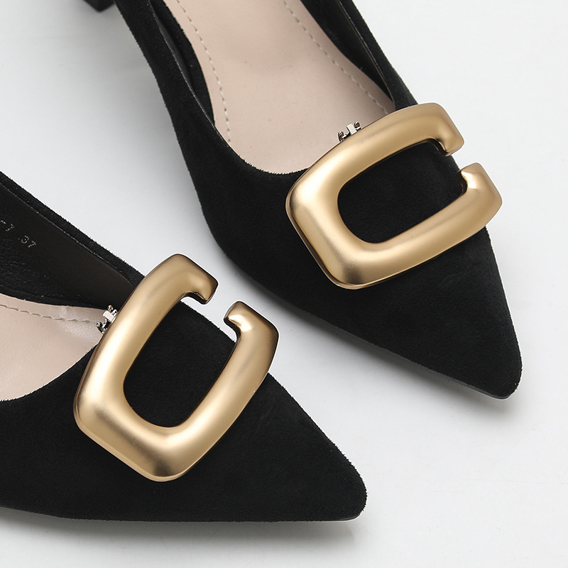 Cボタンの金属の靴は国境を越えて靴の花の靴を掛けます。