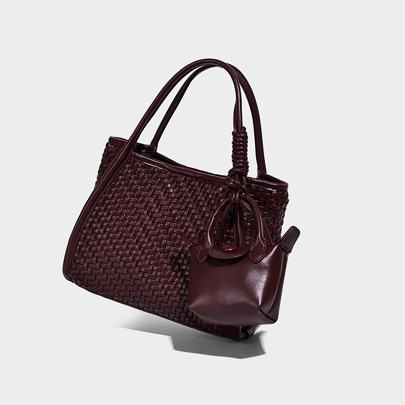 2025 New Hand-Woven Portable Bucket Bag Casual Soft Leather Shoulder Bag Fashionable Versatile Crossbody Mother-In-Law Bag for Women