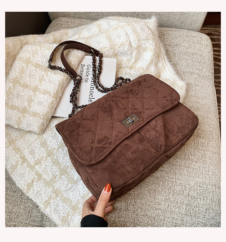 Autumn Retro Big Bag Matte High Capacity Shoulder Bag Casual Simple Diamond Chain Bag display picture 5