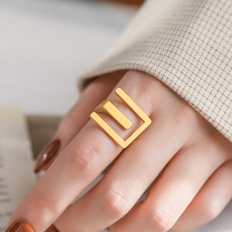 Е-образное кольцо