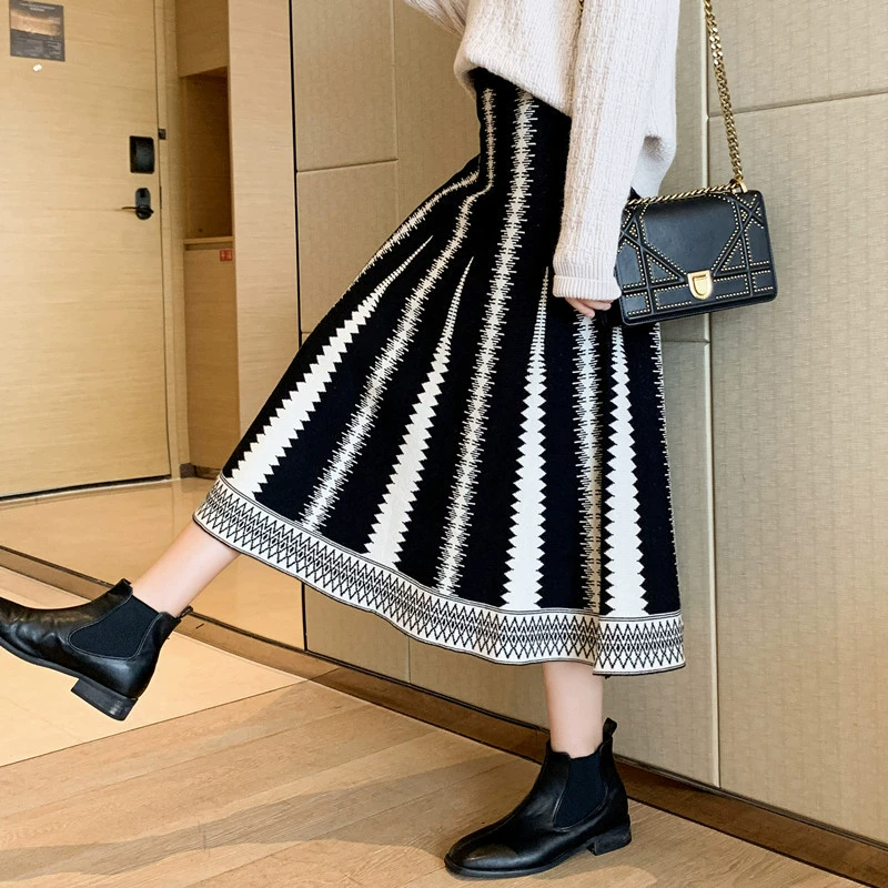 Черно-белая полосатая трикотажная юбка женская новая осенне-зимняя юбка Зимняя со свитером с надписью большая пряжа