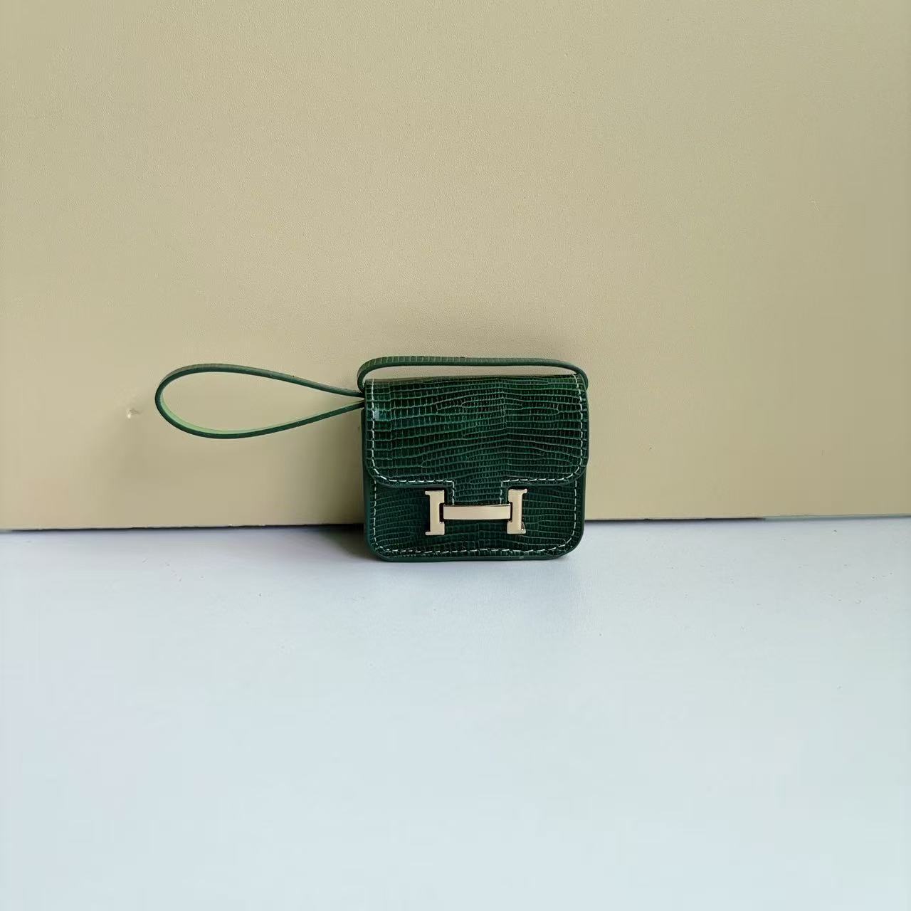 짙은 녹색 도마뱀 패턴