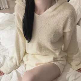 慵懒风套装软糯宽松休闲连帽毛衣女冬季高腰针织短裤两件套 9760