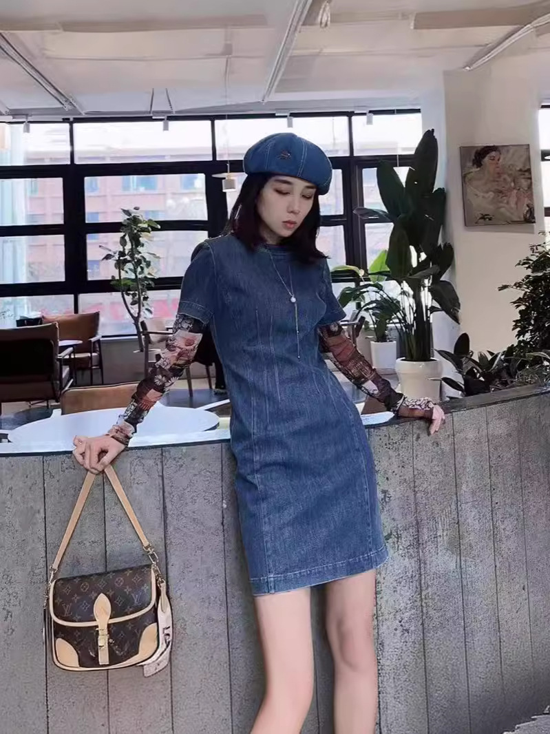 Váy liền denim tay ngắn cổ tròn ôm sát màu trơn — Màu xanh lam
