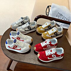 丸い頭の醜い萌え阿甘靴の女性2025新型のレトロな平底運動の白い靴のレジャー運動の徳訓の靴