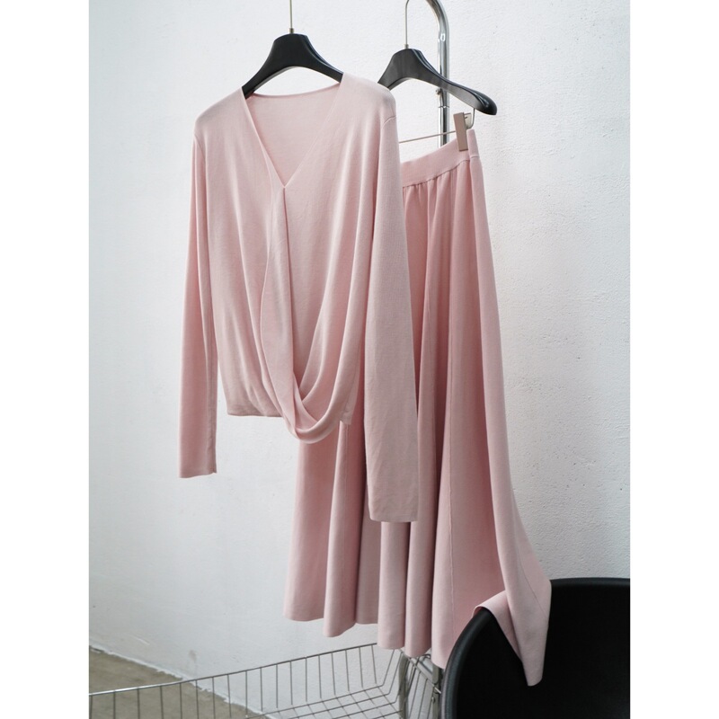 Designer Minimalist V-Neck Cross-Over Top Tencel Twist-Knot T-Shirt Knit Pullover Long-Sleeve French Style Designer Minimalist V-Neck Cross-Over Top Tencel Twist-Knot T-Shirt Knit Pullover Long-Sleeve French Style