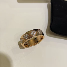 项链;耳钉;戒指