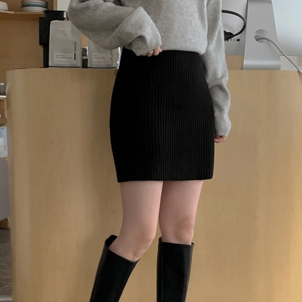 韩国ins秋日百搭短款包臀毛衣裙纯色黑色弹力坑条针织铅笔半身裙