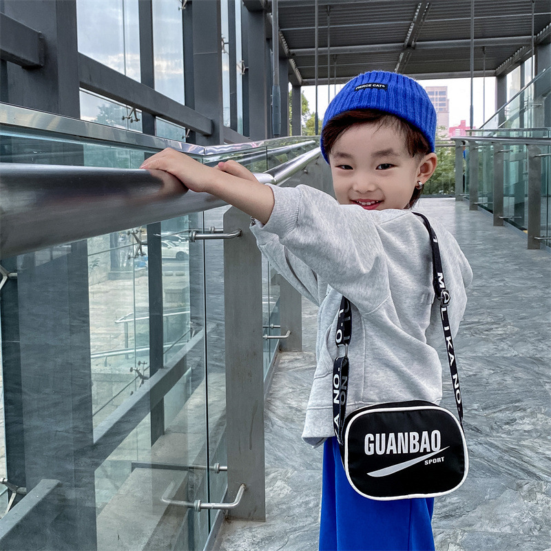 INS nuevo estilo bolso de los niños de moda fresco de la carta del muchacho bolsa de mensajero bolso de hombro de la muchacha personalizada desgaste del bebé a juego bolso de la joyería