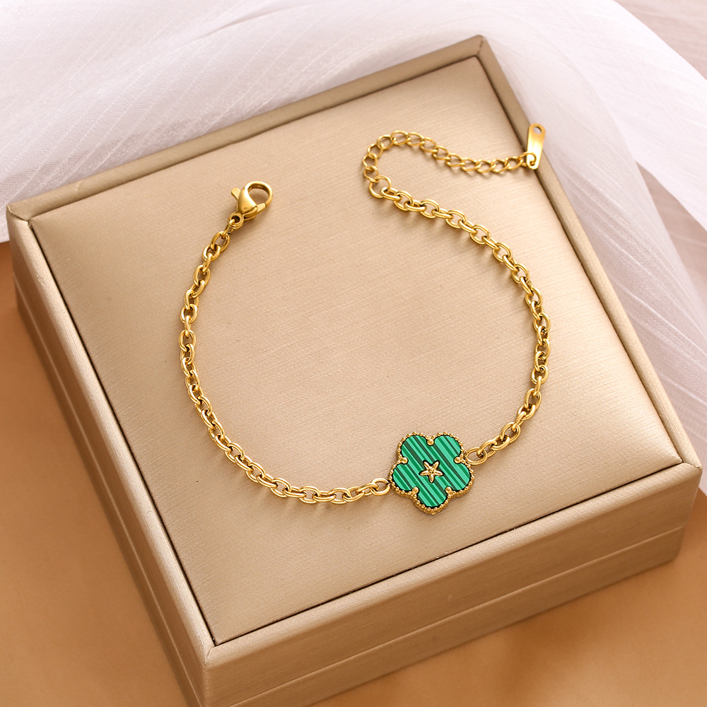 Pulsera de trébol de acero titanium vendedora caliente transfronteriza europea y americana con incrustaciones de concha pulsera colgante pulsera de diseño avanzado sin desvanecimiento al por mayor