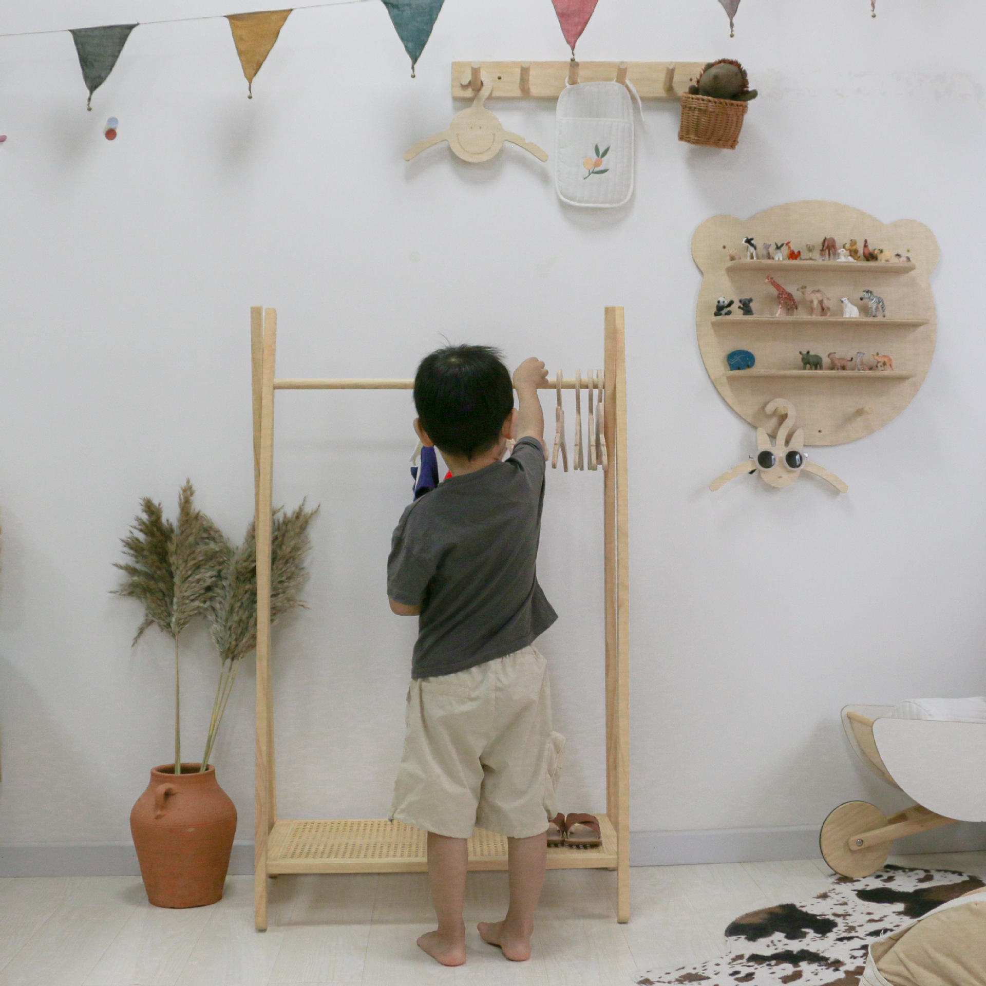 Bo Meng Children's Room Pine Wood Rattan Children's Clothes Hanger Floor Bedroom Living Room Simple Nordic Style Logs