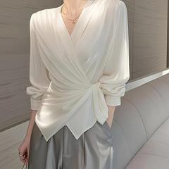 2024早秋気質軽熟フランス小衆軽贅沢感白長袖上着シャツ女