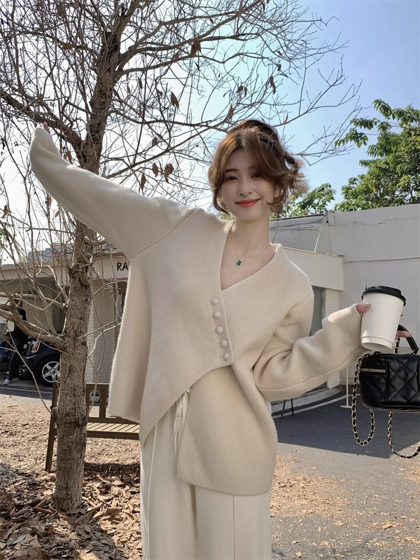 Xiaoxiangfeng ニットカーディガン女性の秋冬 2025 新しい大きいサイズ怠惰なスタイル長袖不規則なセータージャケットトップ|undefined