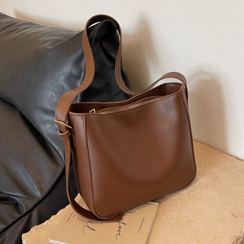 Large-capacity bag for women 2024 new trendy versatile autumn and winter textured crossbody bag high-end fashion one-shoulder bucket bag