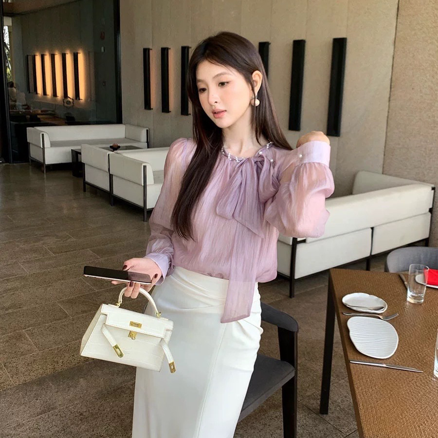 Elegant shirt with bow