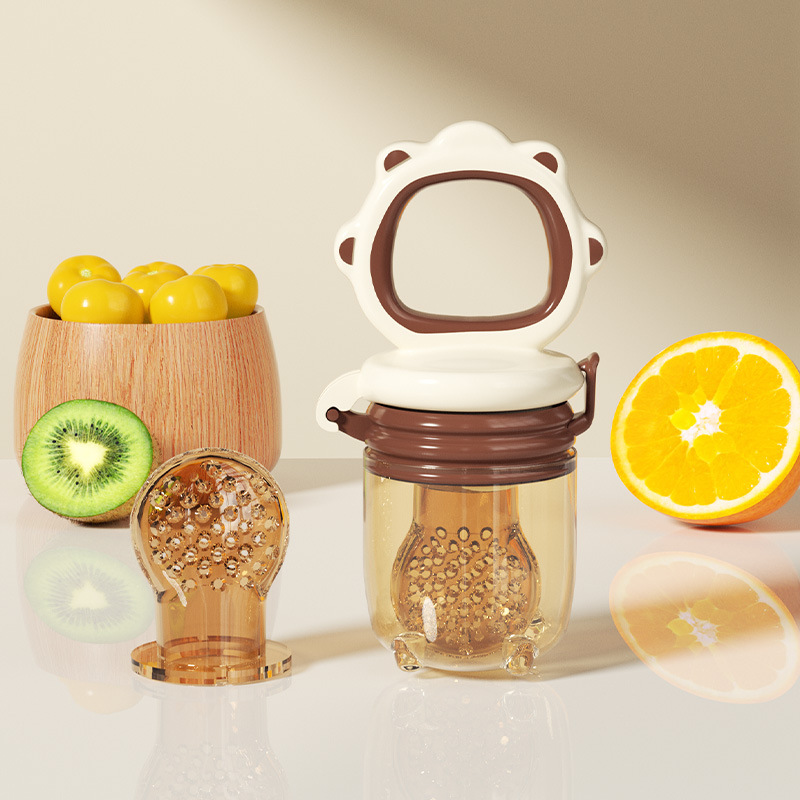 Bebé muerde frutas y verduras, bolsa de música, come suplementos alimenticios de frutas, bebé come jugo, pezón de mordedor, muerde, juega con el palo molar