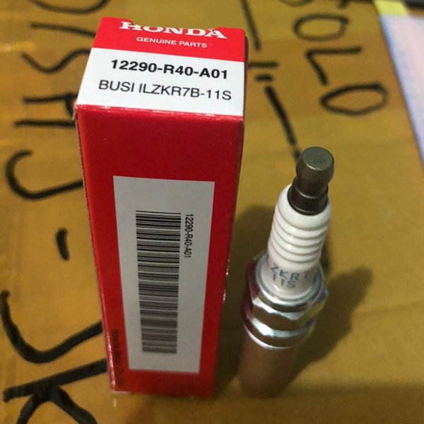 12290-R40-A01 is suitable for Honda Accord Civic Acura Iridium car spark plug ILZKR7B-11S