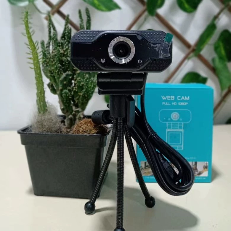 Ноутбук, видеокамера CCTV, микрофон