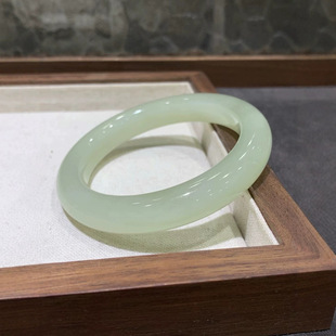 Jin Yutang Xinjiang Hetian Jade Qingshui Bracelet Elegant and Clear Jade Bingying Water and Tender Willow Sprout