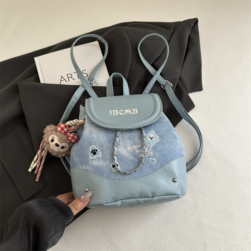 Mochila de color popular de este año para mujer 2025 nueva mochila escolar estilo universitario de moda mochila de viaje salvaje de verano