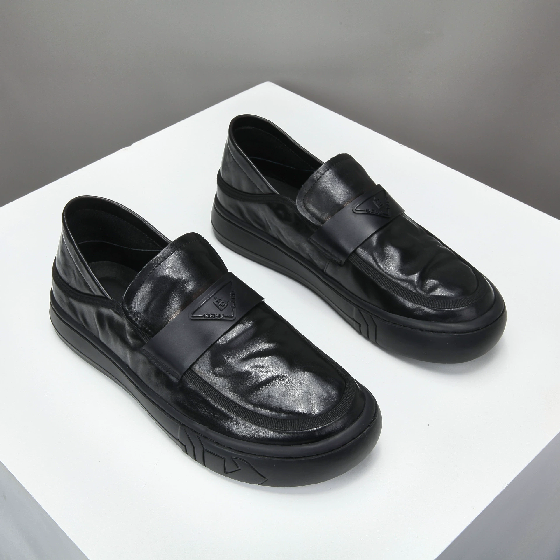 Мужские туфли 2025: новая весенняя коллекция, легкие, из натуральной кожи, с мягкой подошвой, ретро-стиль, слипоны, дышащие, повседневные лоферы