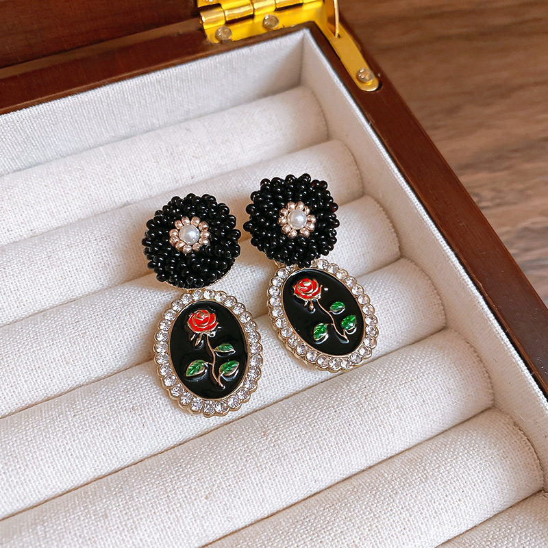 Conjunto de joyería vintage medieval Pendientes ovalados de circón de color chapado en oro real Collar de anillo de sentido avanzado