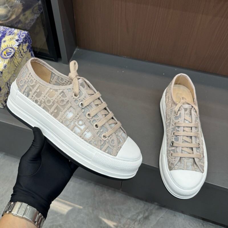 D brand women's canvas shoes with letter embroidery, mesh thick-soled height-increasing casual shoes, new spring low-top lace-up white sneakers
