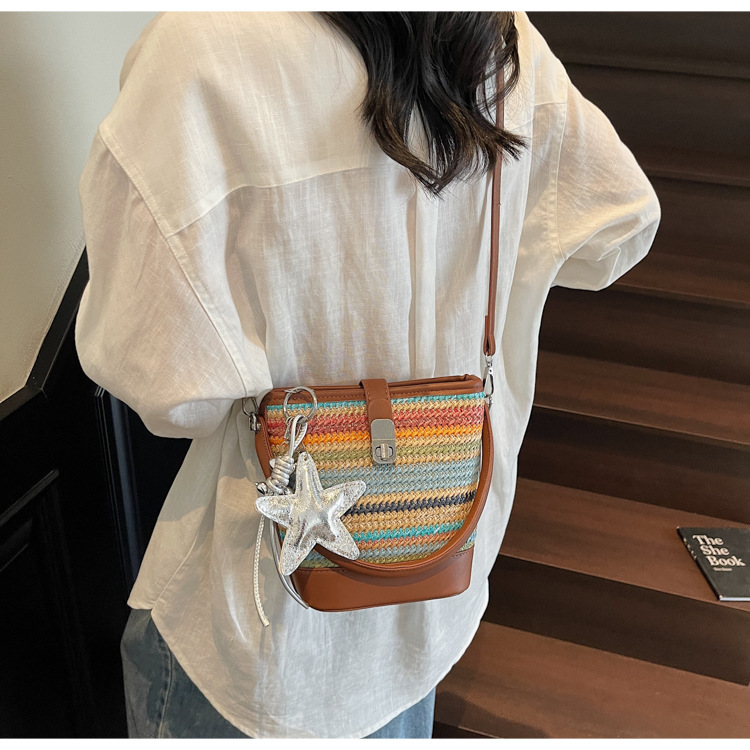 A trendy and fashionable straw-woven phone bag for women in the summer of 2025, a Korean version of a niche and simple crossbody bag undefined
