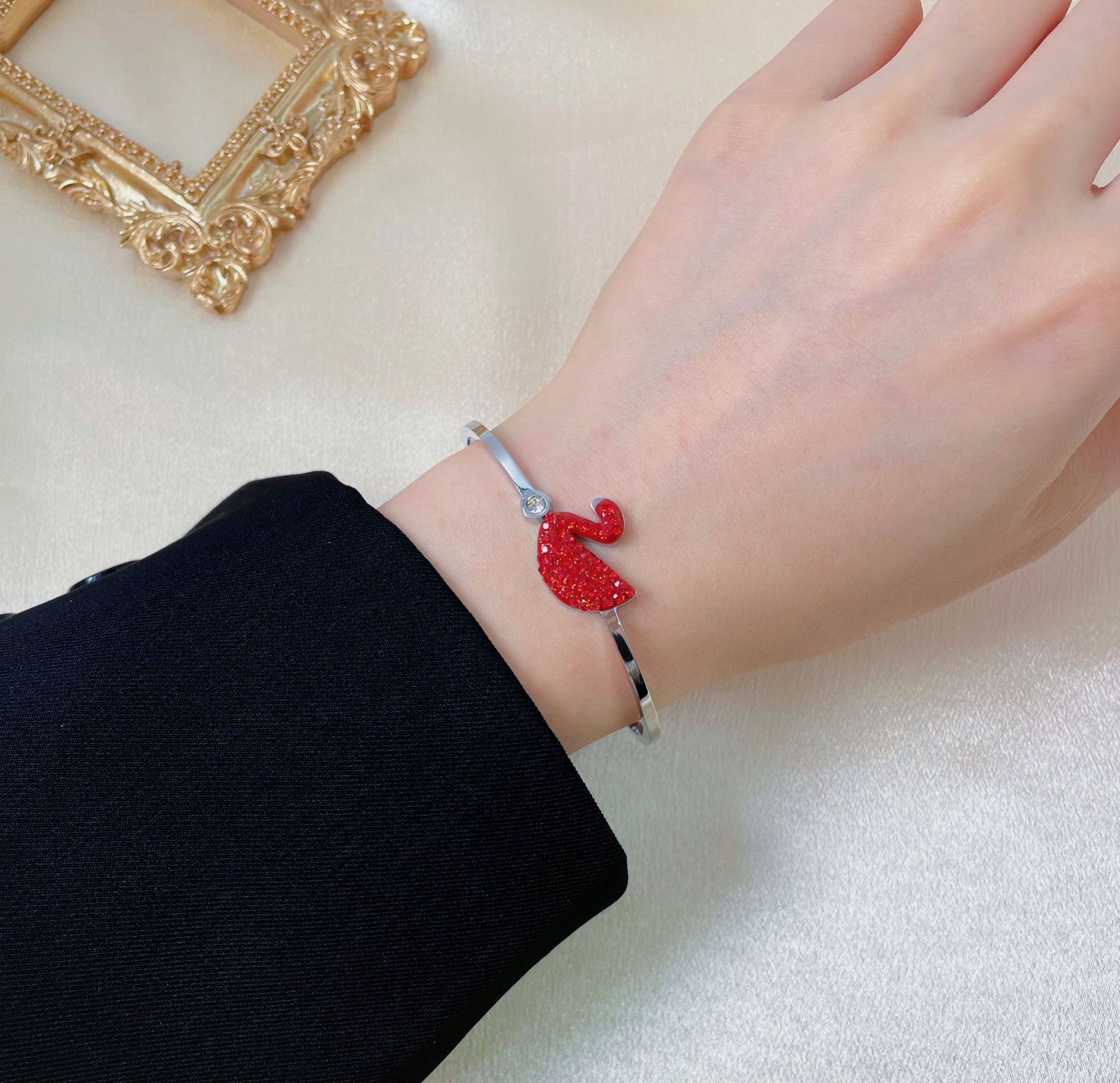 113 레드 스완 팔찌 스틸 컬러