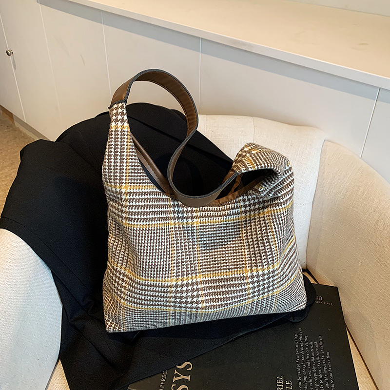 2024 otoño y invierno gran capacidad bolsa de hombro ocio simple clase de literatura y arte de viaje bolsa de diseño personalizada bolsa de brazo