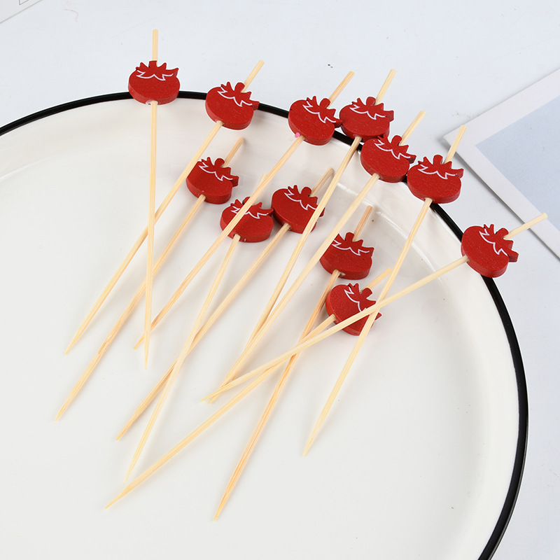 Inventario de tomate rojo desechable palo de bambú estilo palo de vino horquilla de fruta decoración horquilla de fruta suministro de fábrica