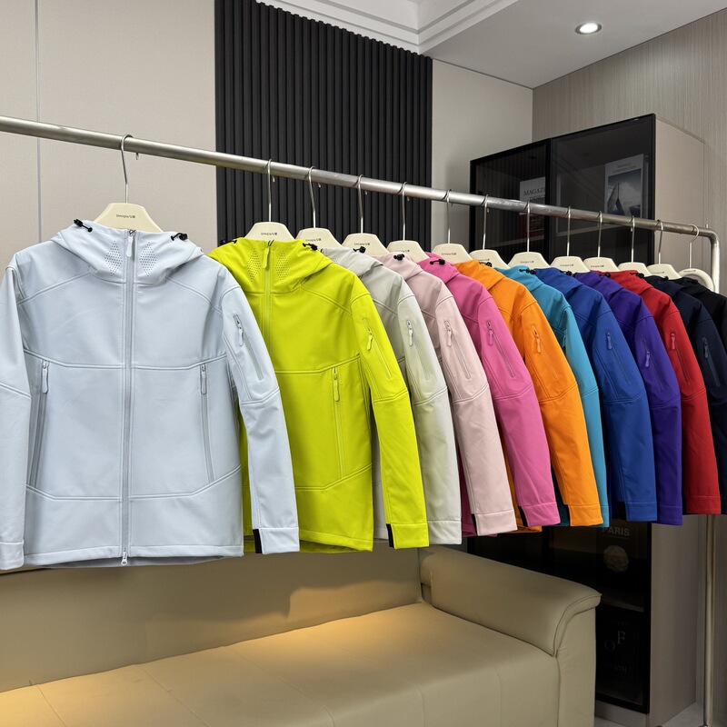 Outdoor mountain-style men's jacket, couple's fleece solid color hooded softshell jacket, casual, warm and versatile outerwear Outdoor mountain-style men's jacket, couple's fleece solid color hooded softshell jacket, casual, warm and versatile outerwear