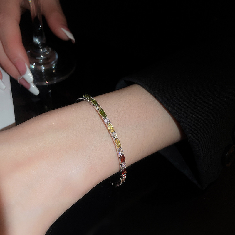 Pulsera de apertura geométrica de malla de flor de circón, pulsera retro de lujo ligero exquisito europeo y americano