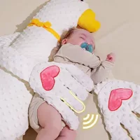 Большая белая гусиная подушка для выхлопа ребенка, чтобы убедить ребенка погладить и успокоить ладони ребенка, чтобы он мог лежать самостоятельно, чтобы предотвратить вздутие и плач в феврале.