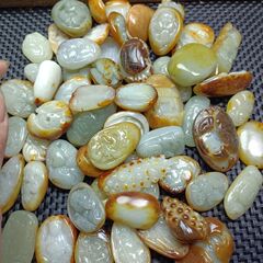 保真新疆和田玉紅皮の種の観音仏のペンダント