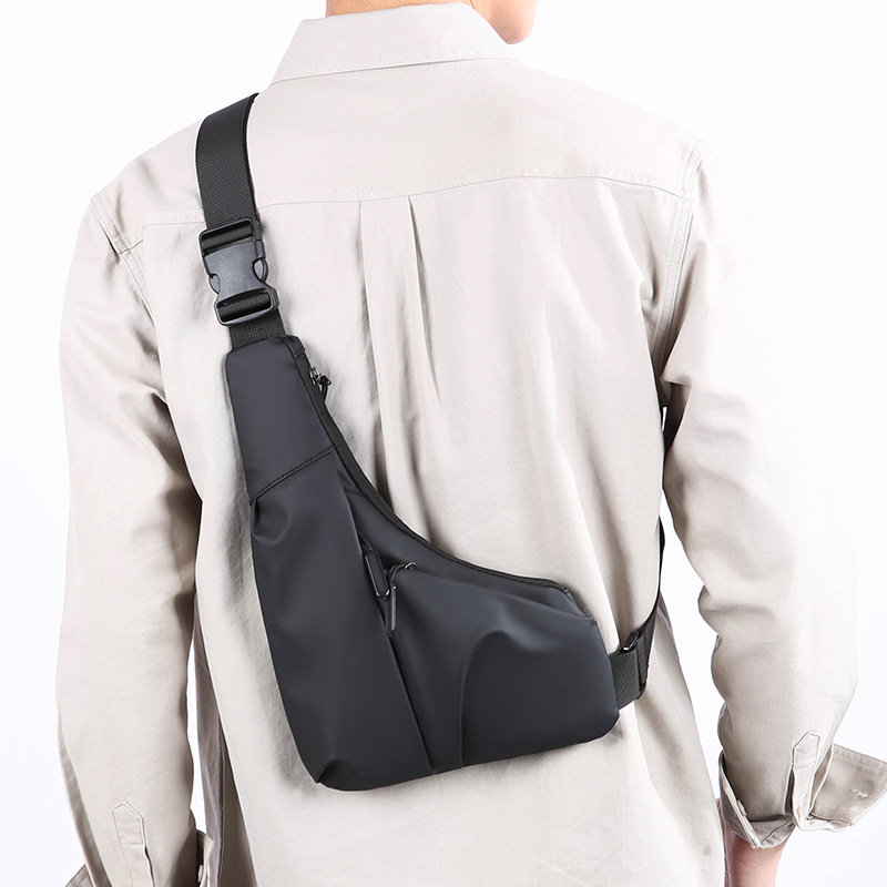 Nuevo bolso triangular ajustado simple casual bolso de mensajero para hombre bolso de pecho multifuncional personalizado bolso de ciclismo ligero