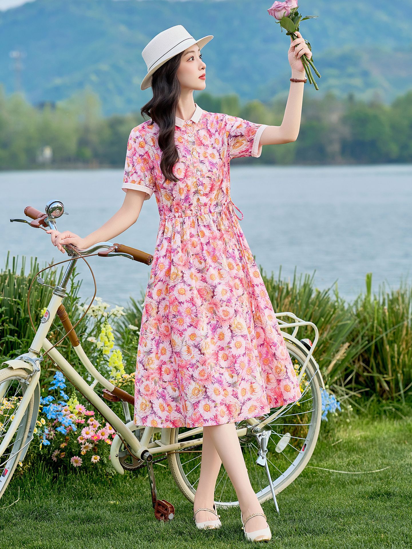 Đầm maxi nữ thắt eo họa tiết hoa nhí dáng suông rộng tay ngắn — màu đỏ