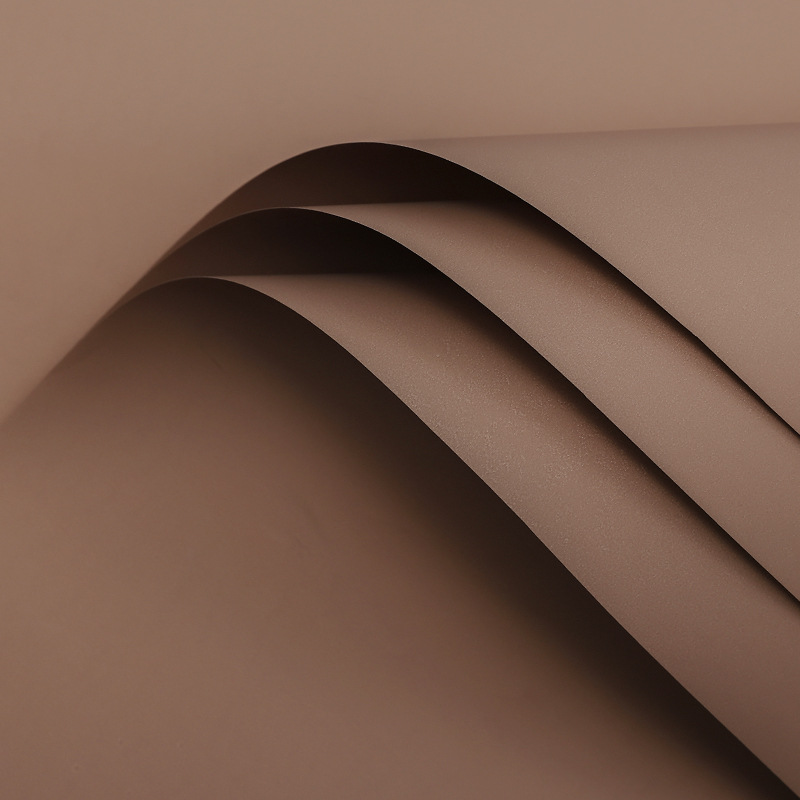 Papel de moda flores materiales floristas pequeños paquetes de flores al por mayor papel de embalaje de película mate espesa en stock