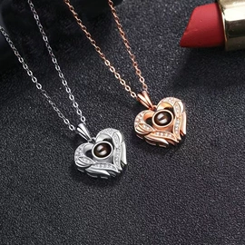 项链;耳环;手链