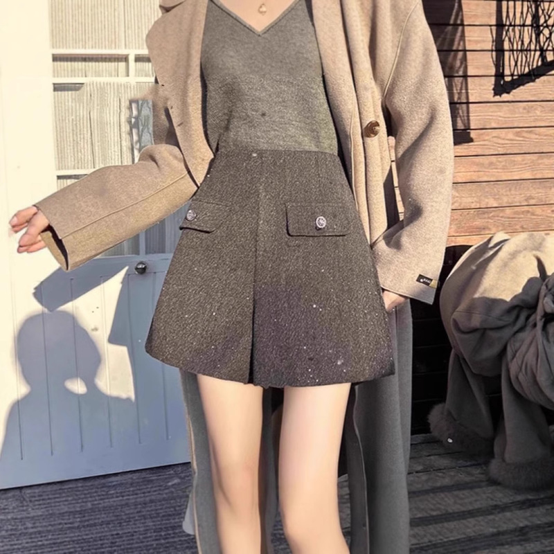 Trendy High-Waisted Sequin Woolen Wide-Leg Shorts for Women Winter 2025 New Fashionable Versatile Boot Shorts Trendy High-Waisted Sequin Woolen Wide-Leg Shorts for Women Winter 2025 New Fashionable Versatile Boot Shorts
