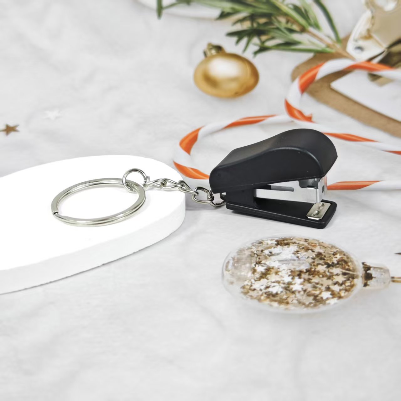 Mini grapadora de dibujos animados transfronterizos macarón llavero estudiantes grapadora creativa colgante conveniente al por mayor